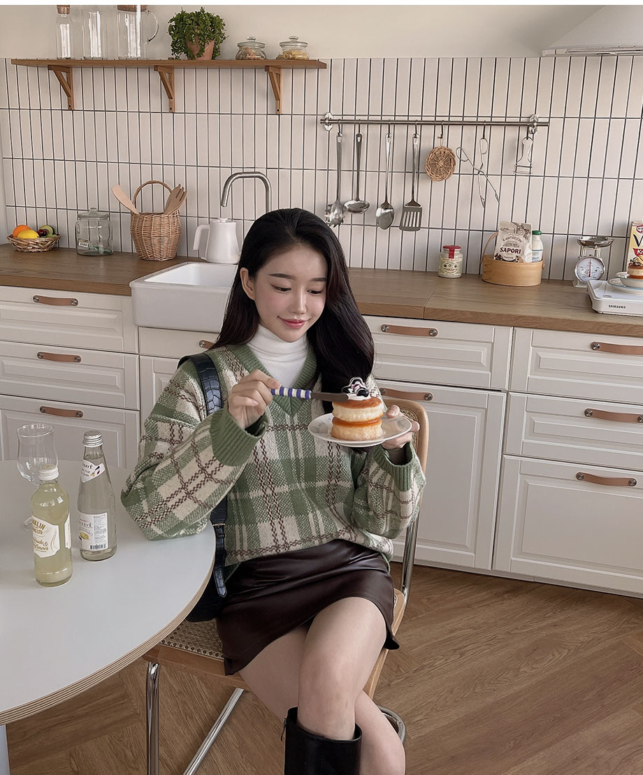 리리앤코 코블리 체크 브이넥 오버핏 니트