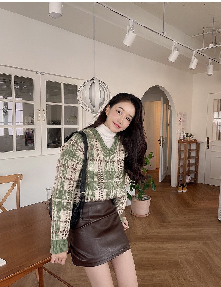 리리앤코 코블리 체크 브이넥 오버핏 니트