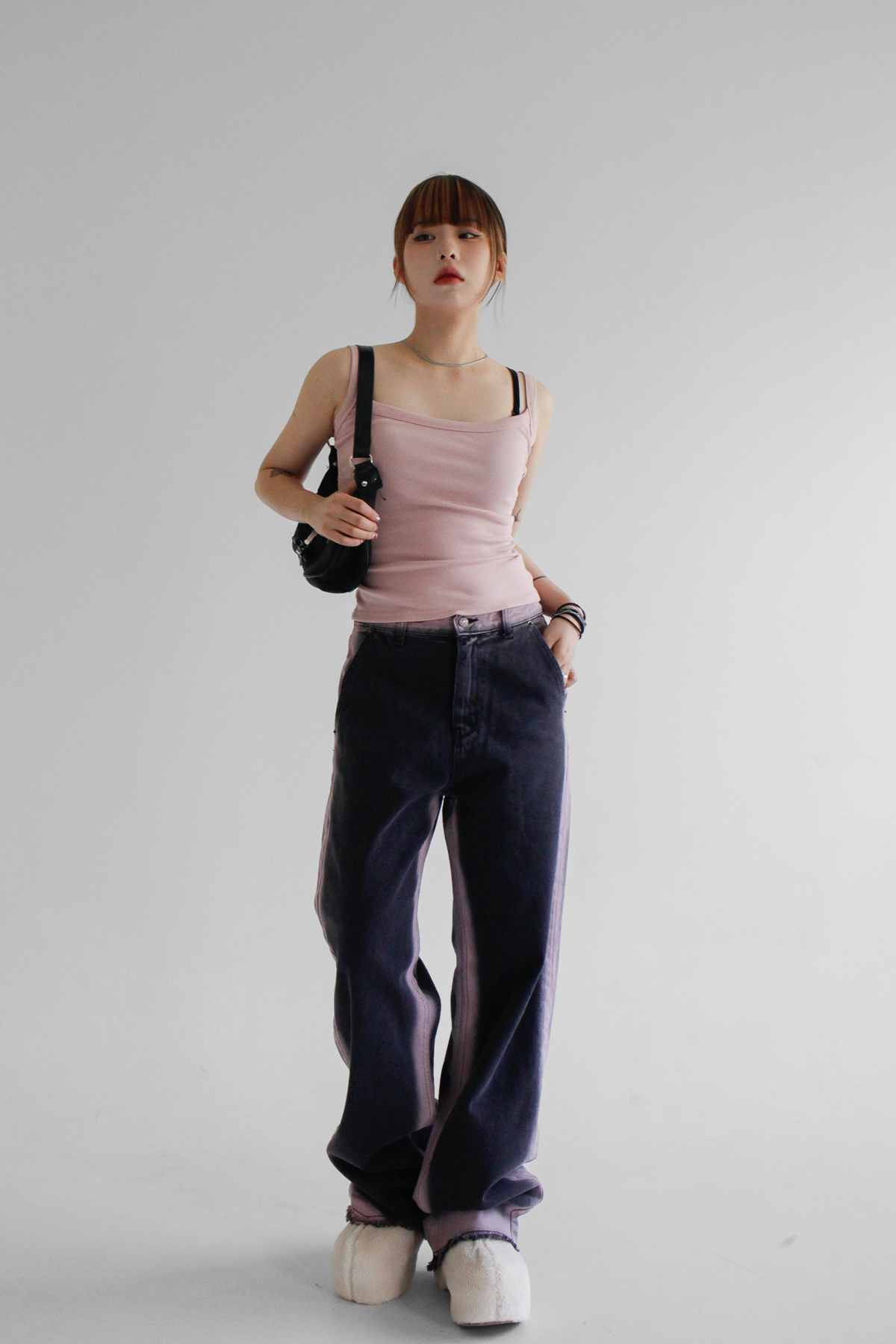 민소매 모델 착용 이미지-S1L2