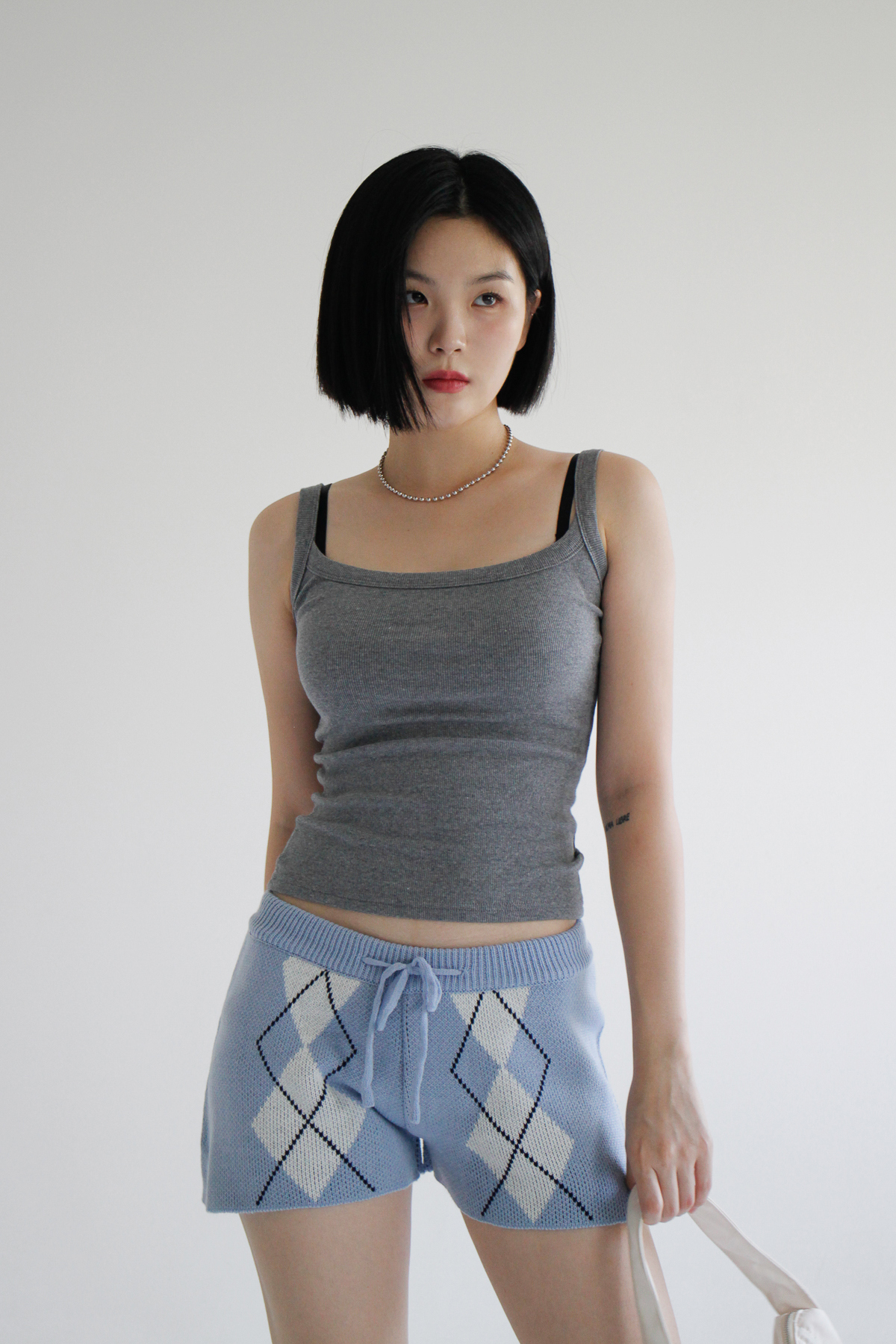 민소매 모델 착용 이미지-S1L23