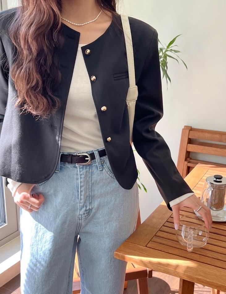 monodaily Hand Gold Button Jacket It is a good jacket to match