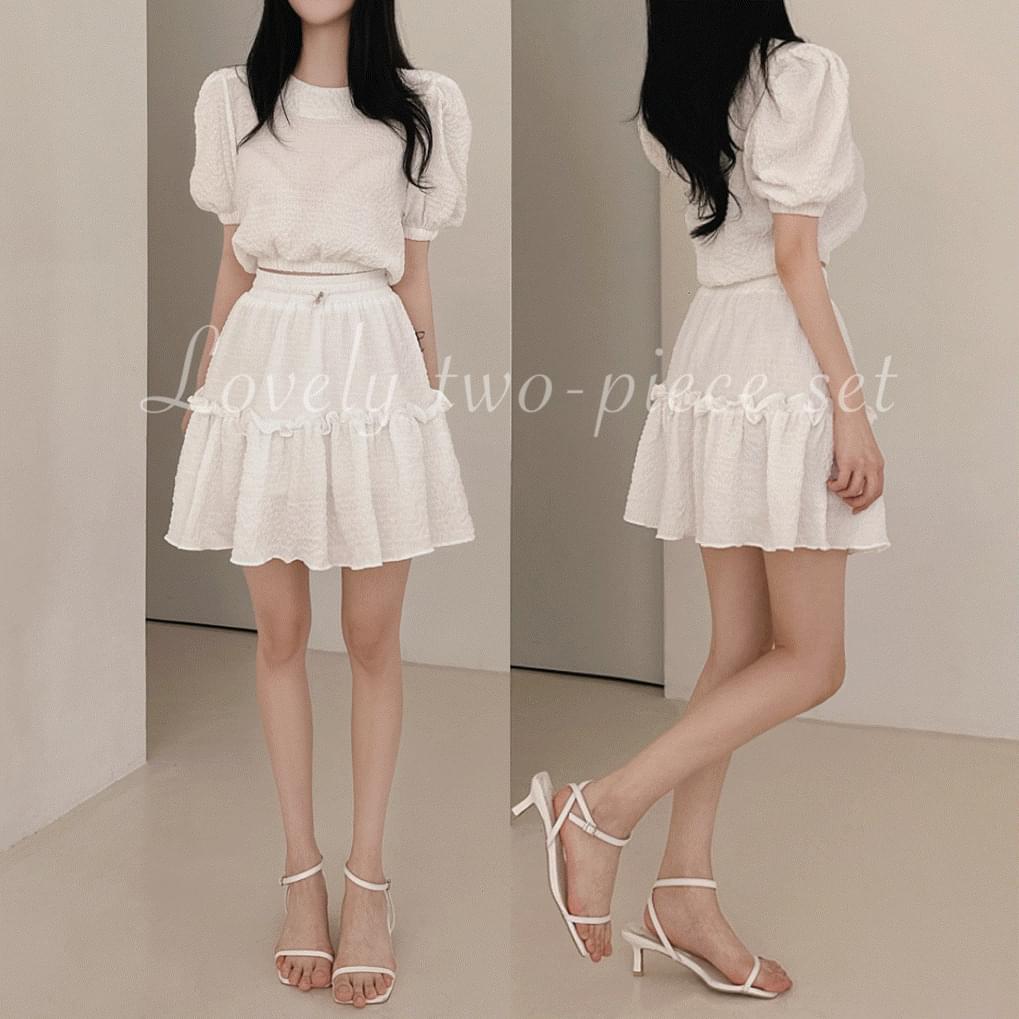 Short-sleeved blouse + frill mini skirt two-piece set 2color