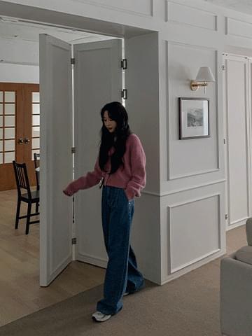 Dolphin pin tuck denim pants