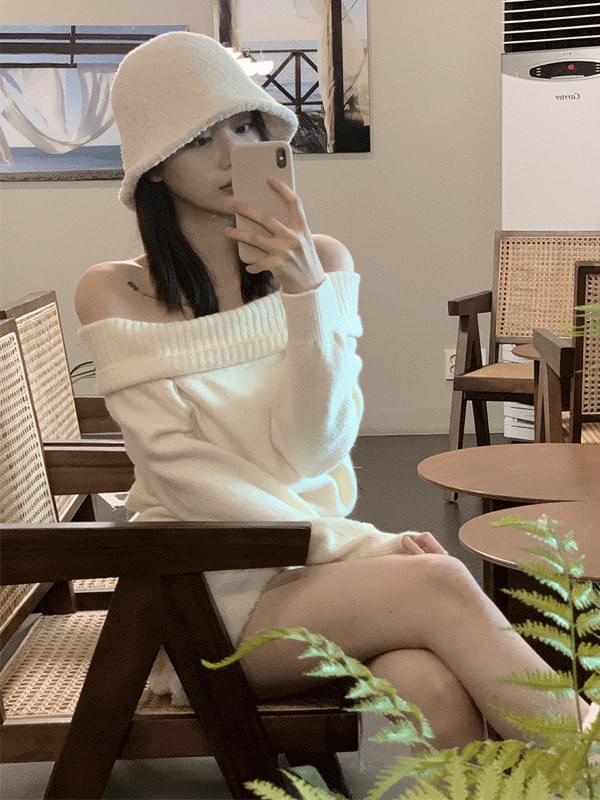Judy Off-Shoulder Knitwear