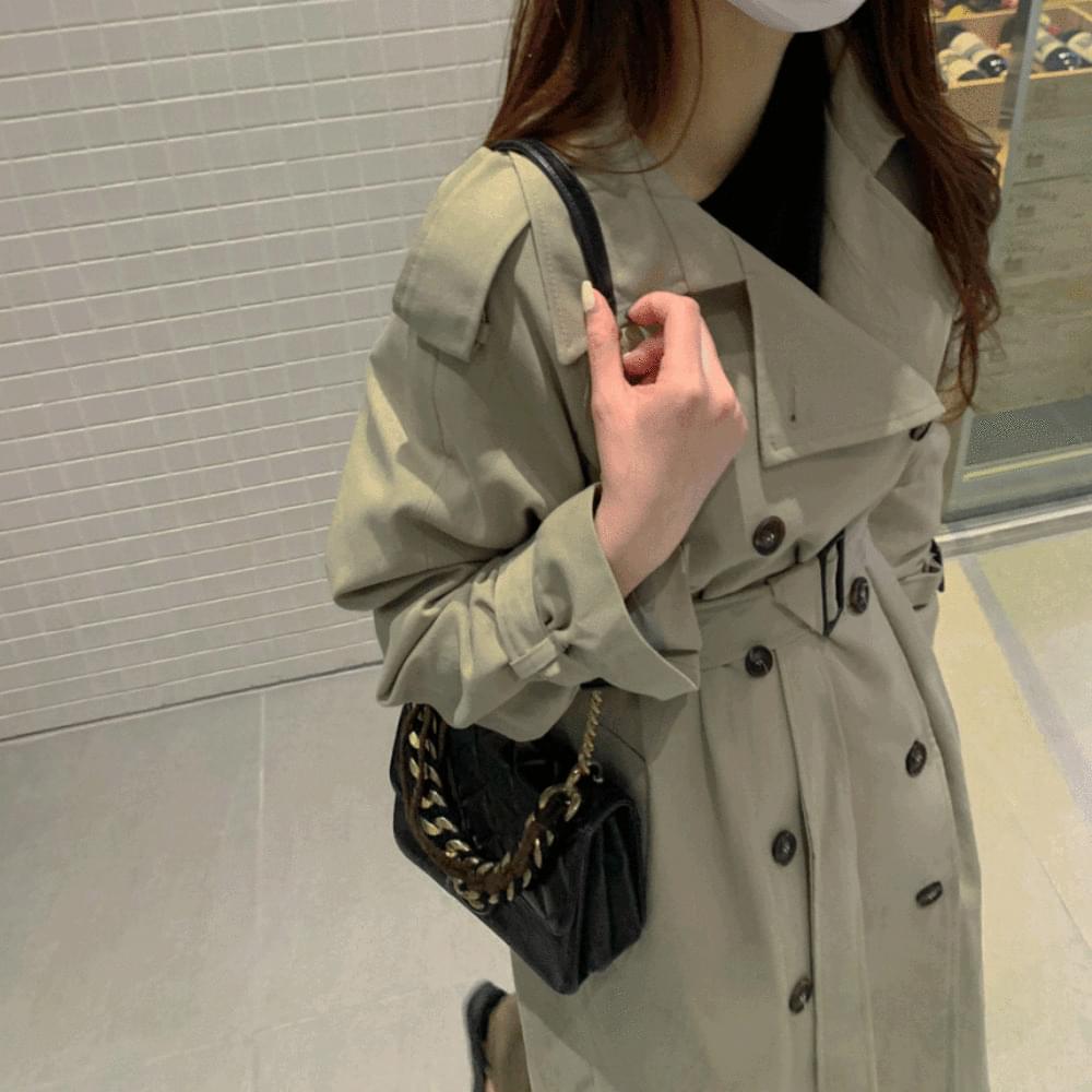 BURBERRY トレンチコート ベルトループ付き BURBERRY トレンチコート ベルトループ付き