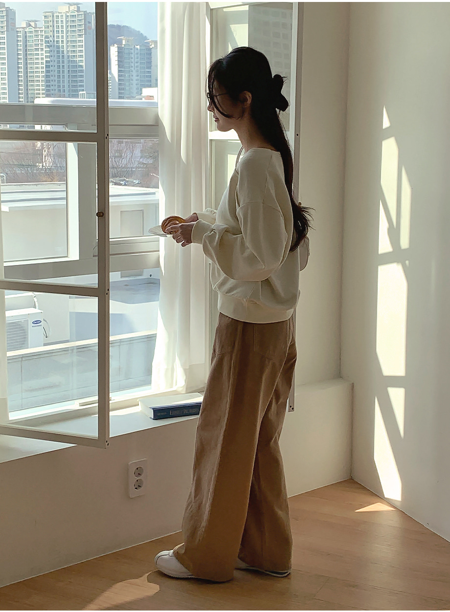 리리앤코 예리브아 코튼 루즈핏 스퀘어넥 맨투맨