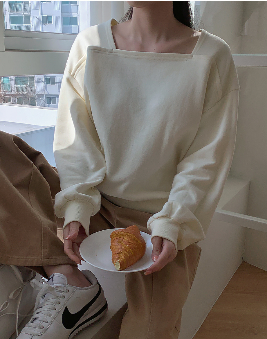 리리앤코 예리브아 코튼 루즈핏 스퀘어넥 맨투맨