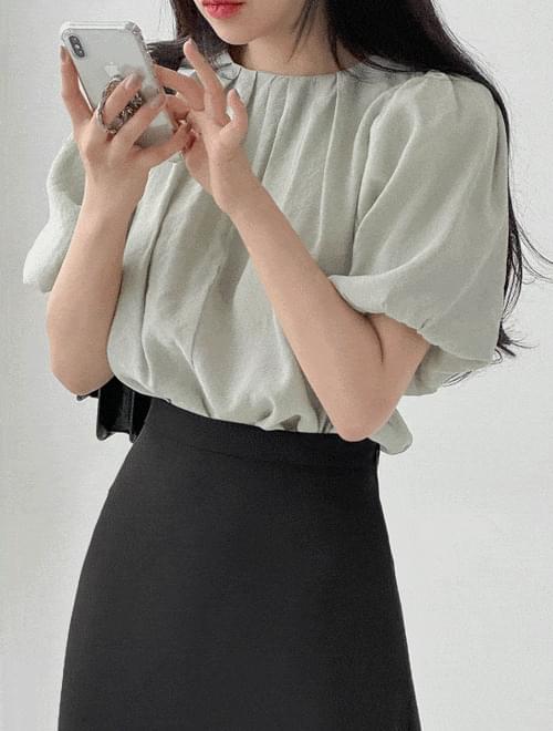 半袖シャーリングブラウス