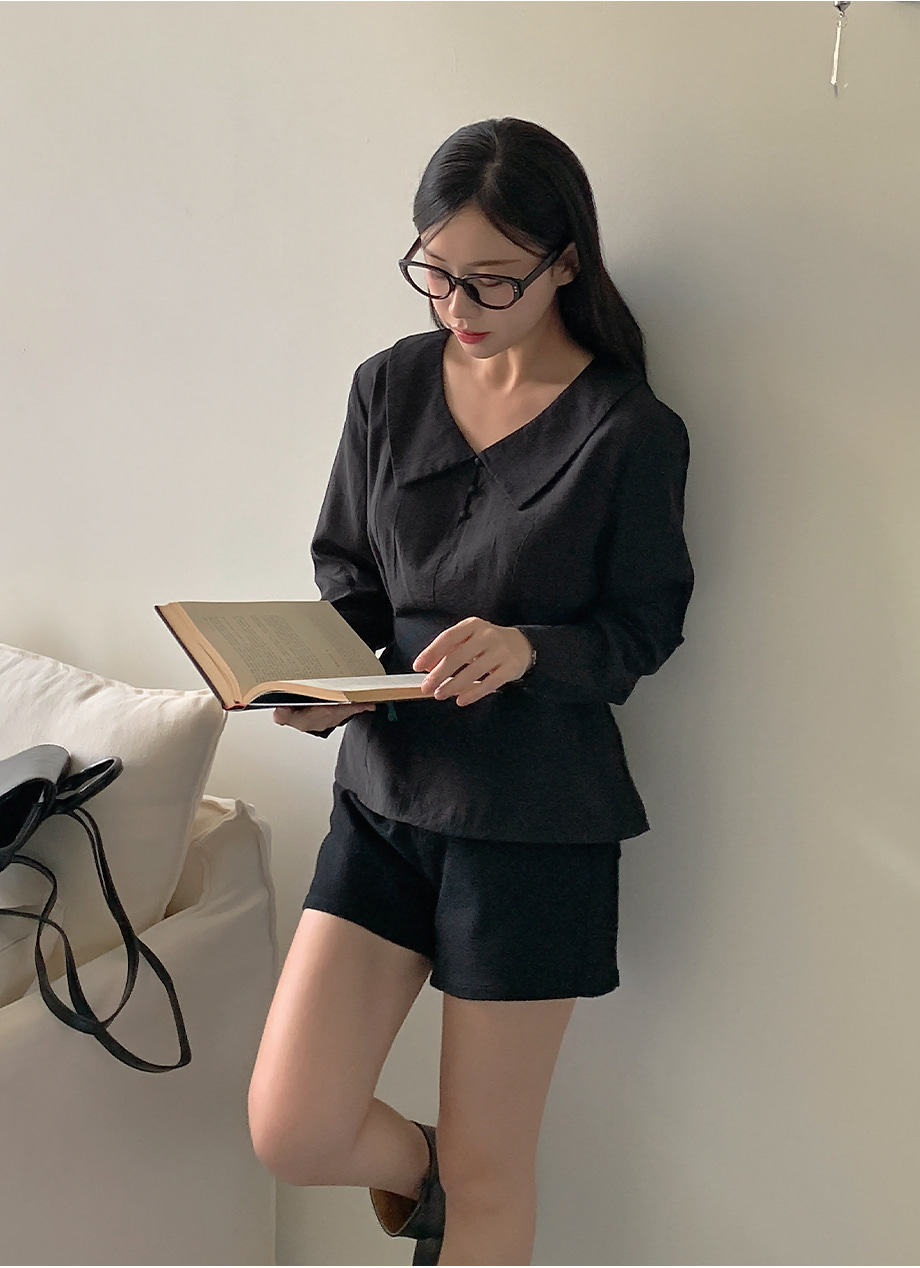 리리앤코 델루이브 카라넥 스트랩 블라우스