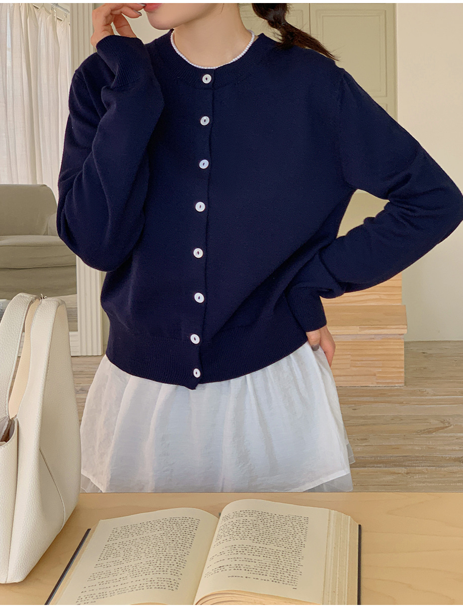 리리앤코 웨이로운 라운드넥 니트 가디건