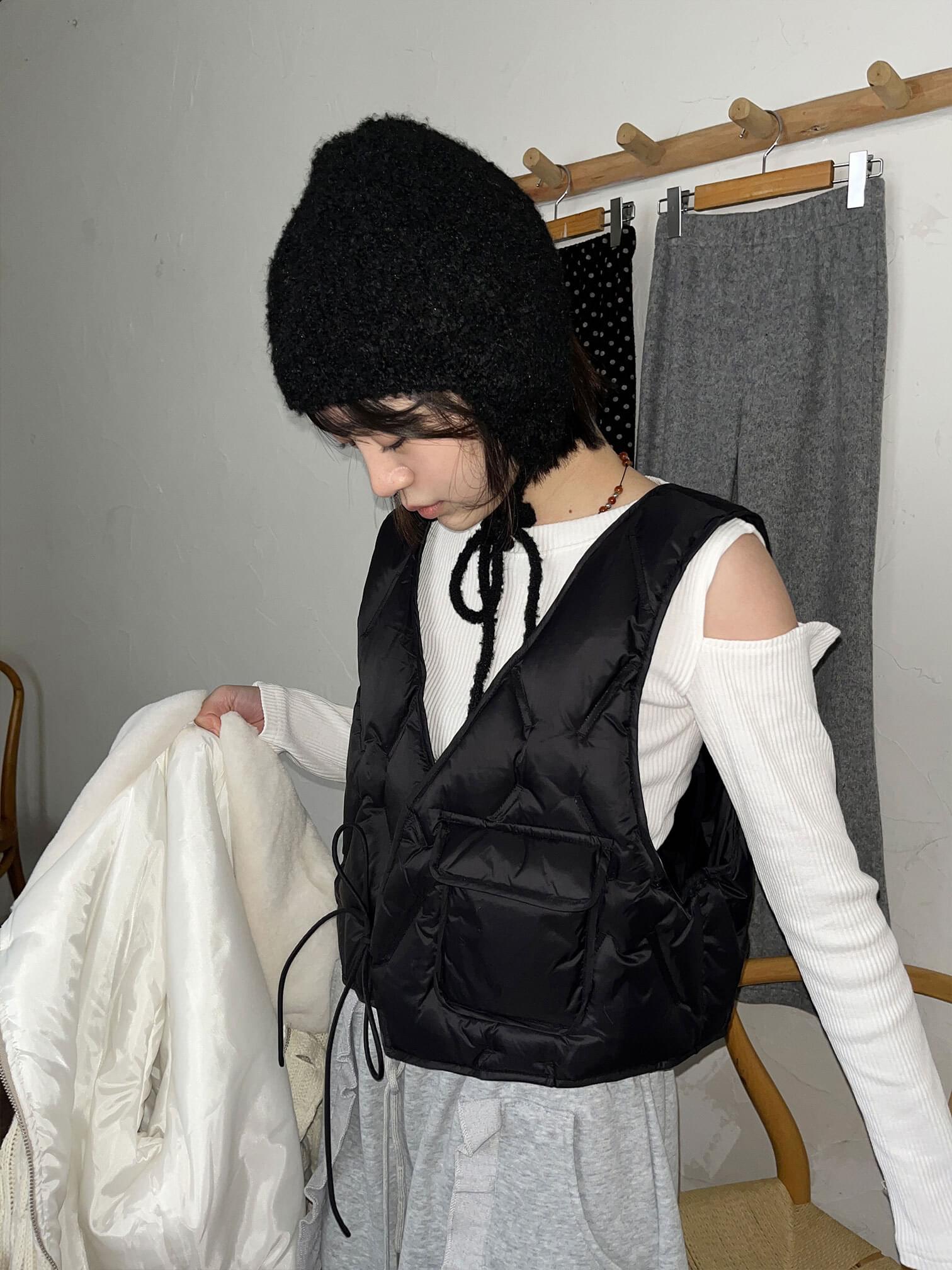 duck down black vest カーディガン / ベスト
