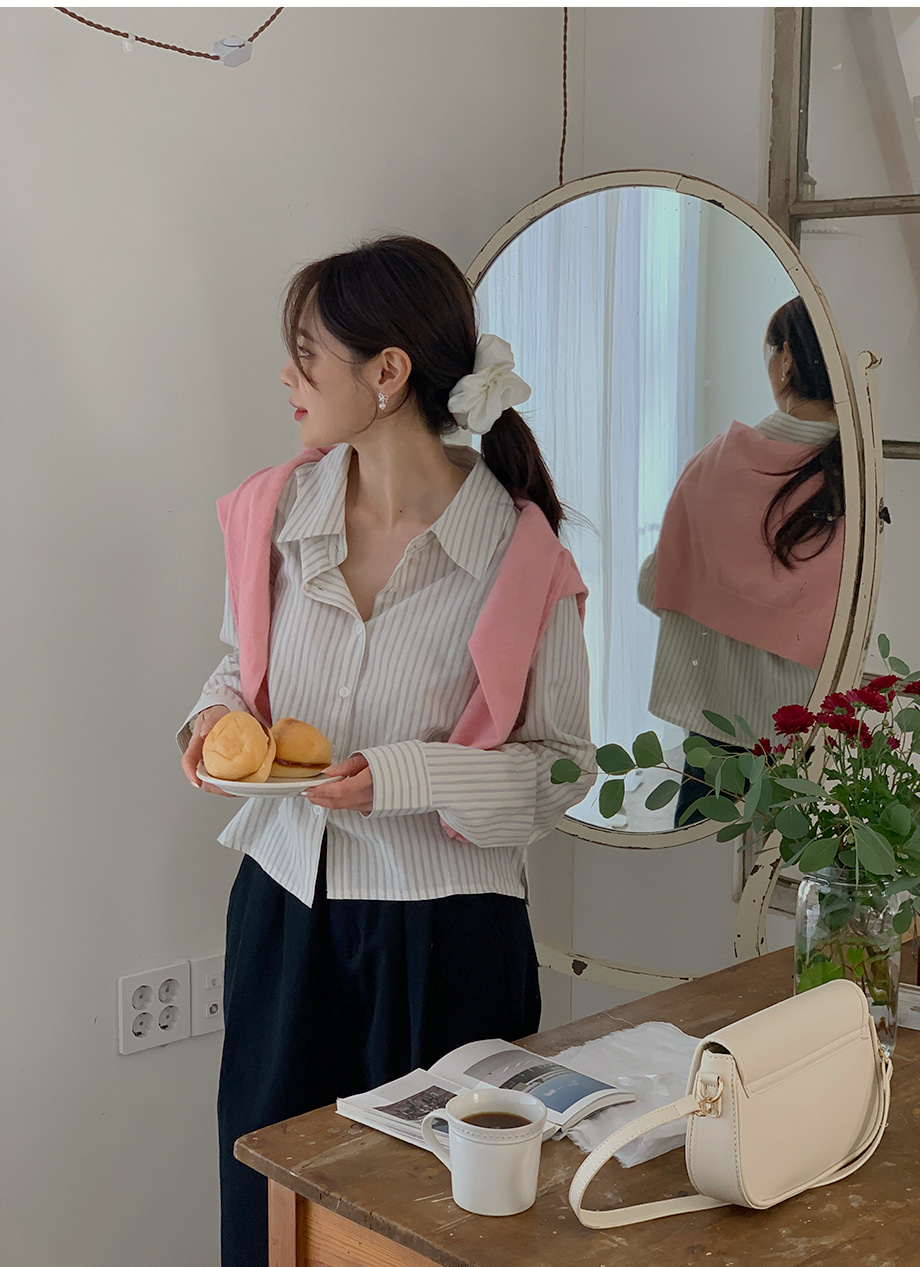 리리앤코 스튜로안 스트라이프 카라넥 셔츠
