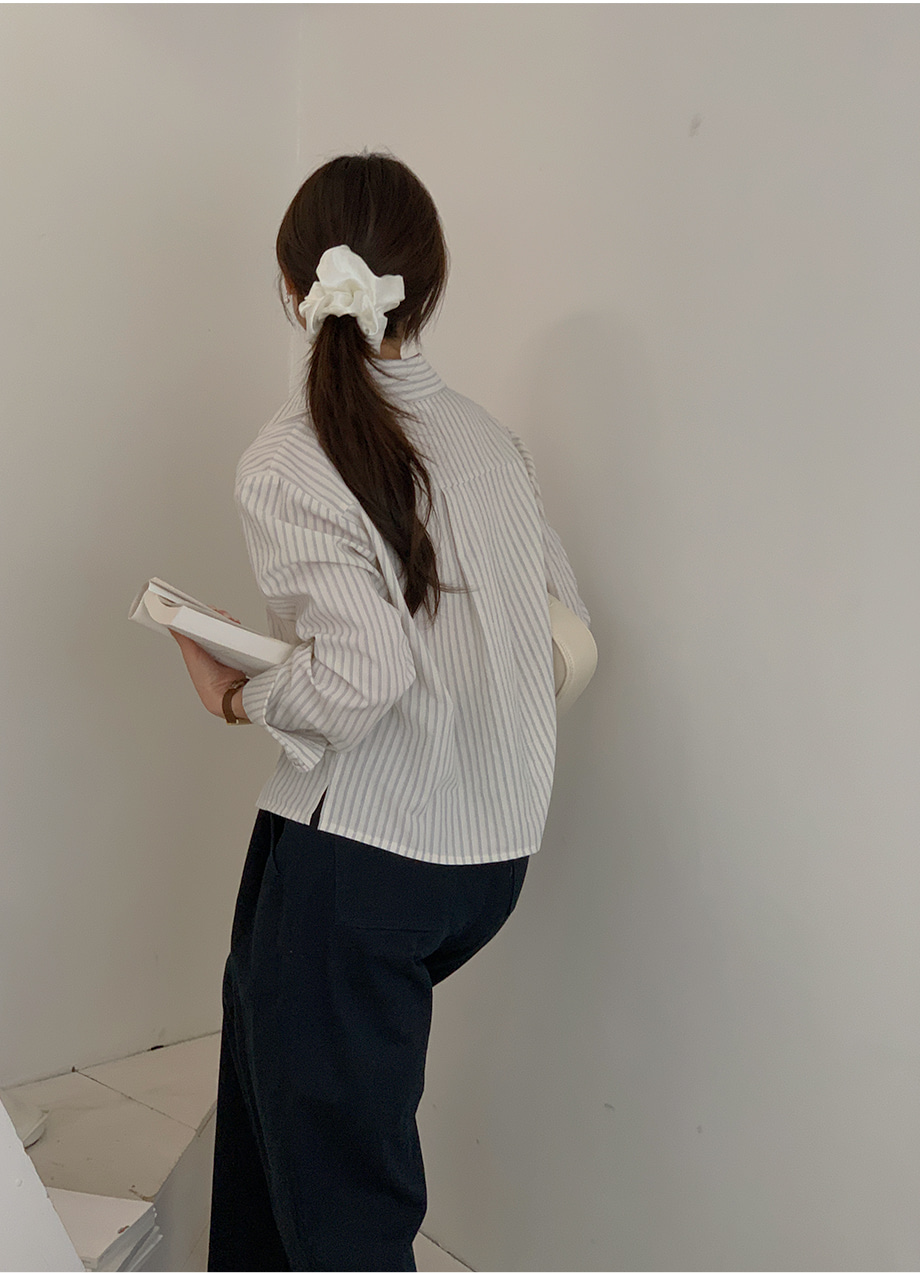 리리앤코 스튜로안 스트라이프 카라넥 셔츠