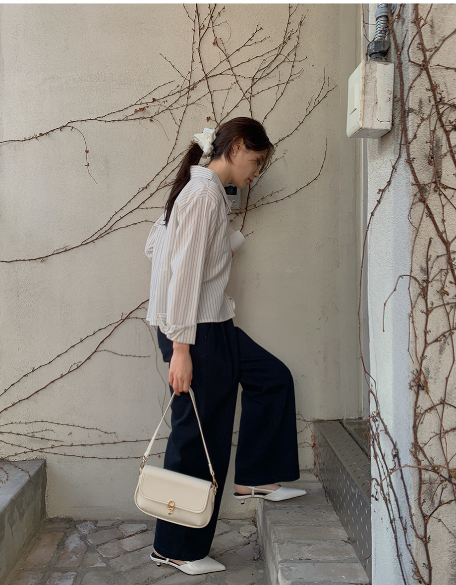 리리앤코 스튜로안 스트라이프 카라넥 셔츠