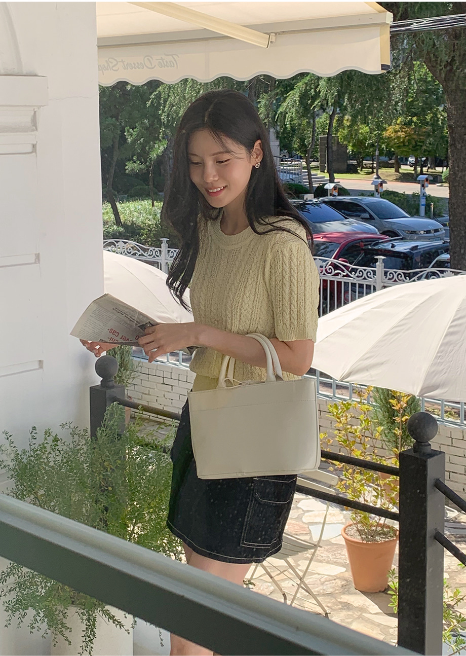 리리앤코 랑슈디에 부클 라운드넥 꽈배기 반팔 니트