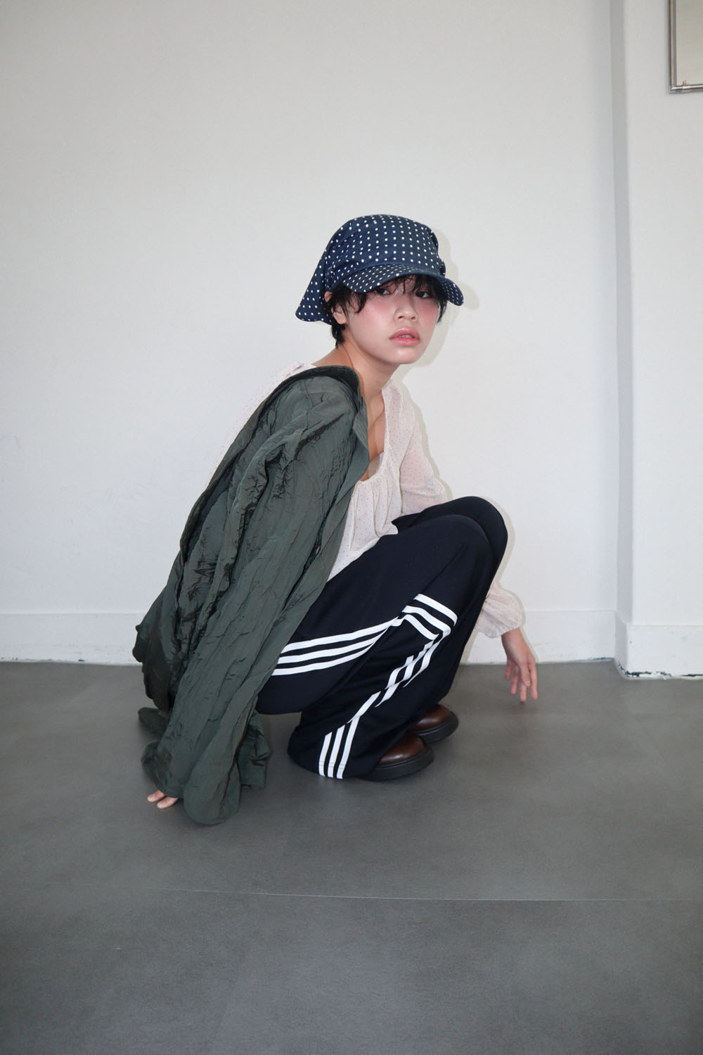 바지 모델 착용 이미지-S1L17