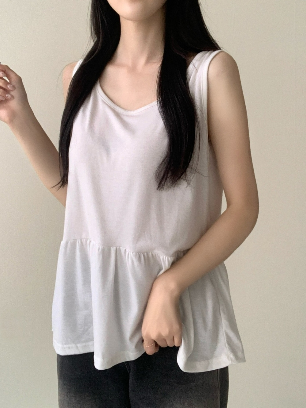 민소매 모델 착용 이미지-S1L21