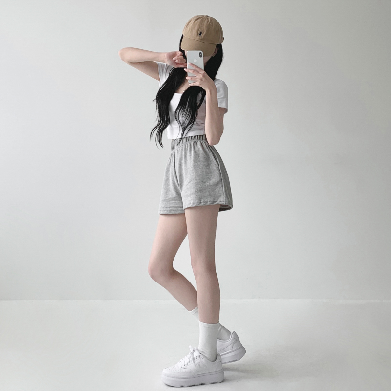 반바지 모델 착용 이미지-S1L5
