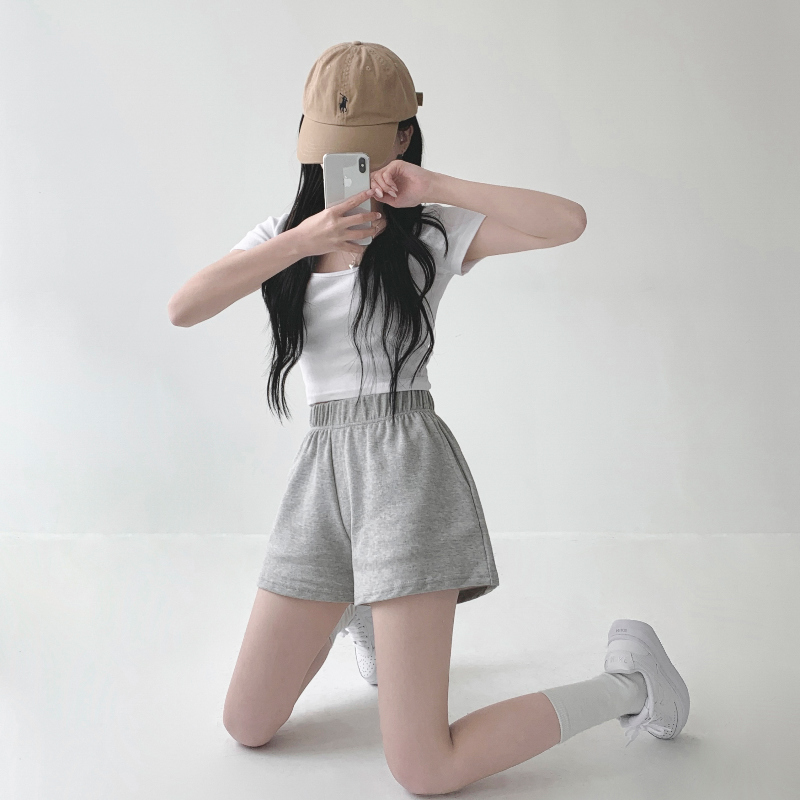 반바지 모델 착용 이미지-S1L12
