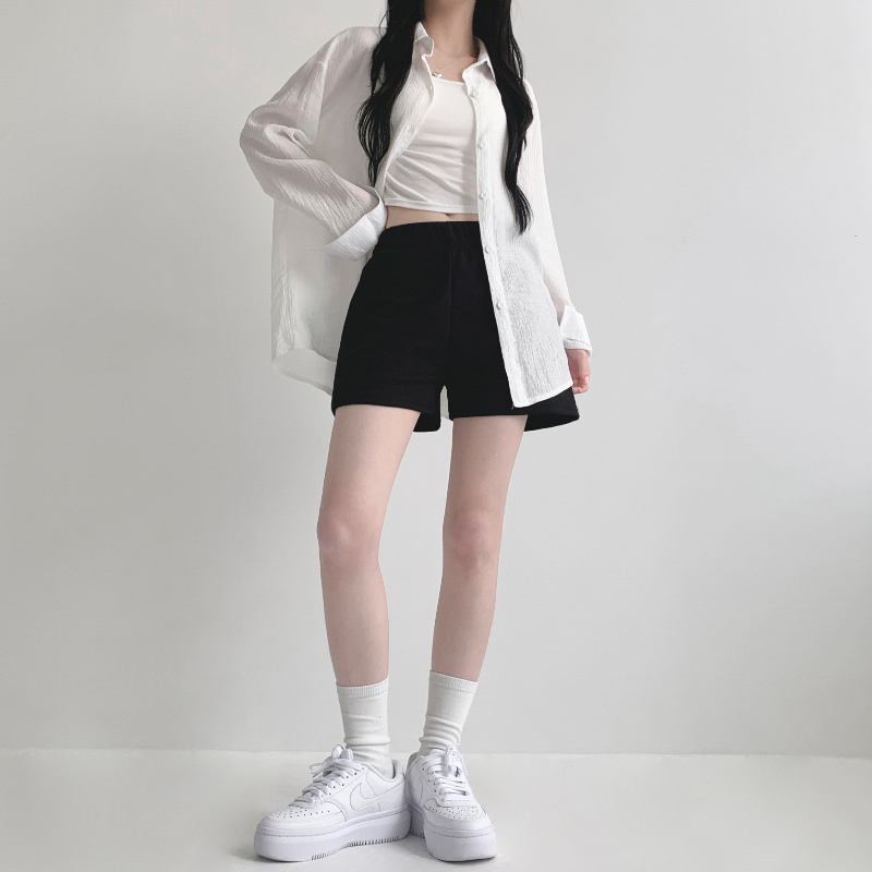 반바지 모델 착용 이미지-S1L77
