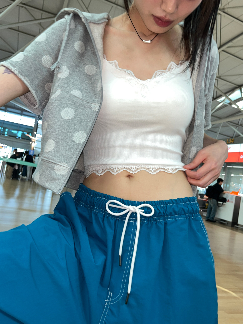 민소매 모델 착용 이미지-S1L8