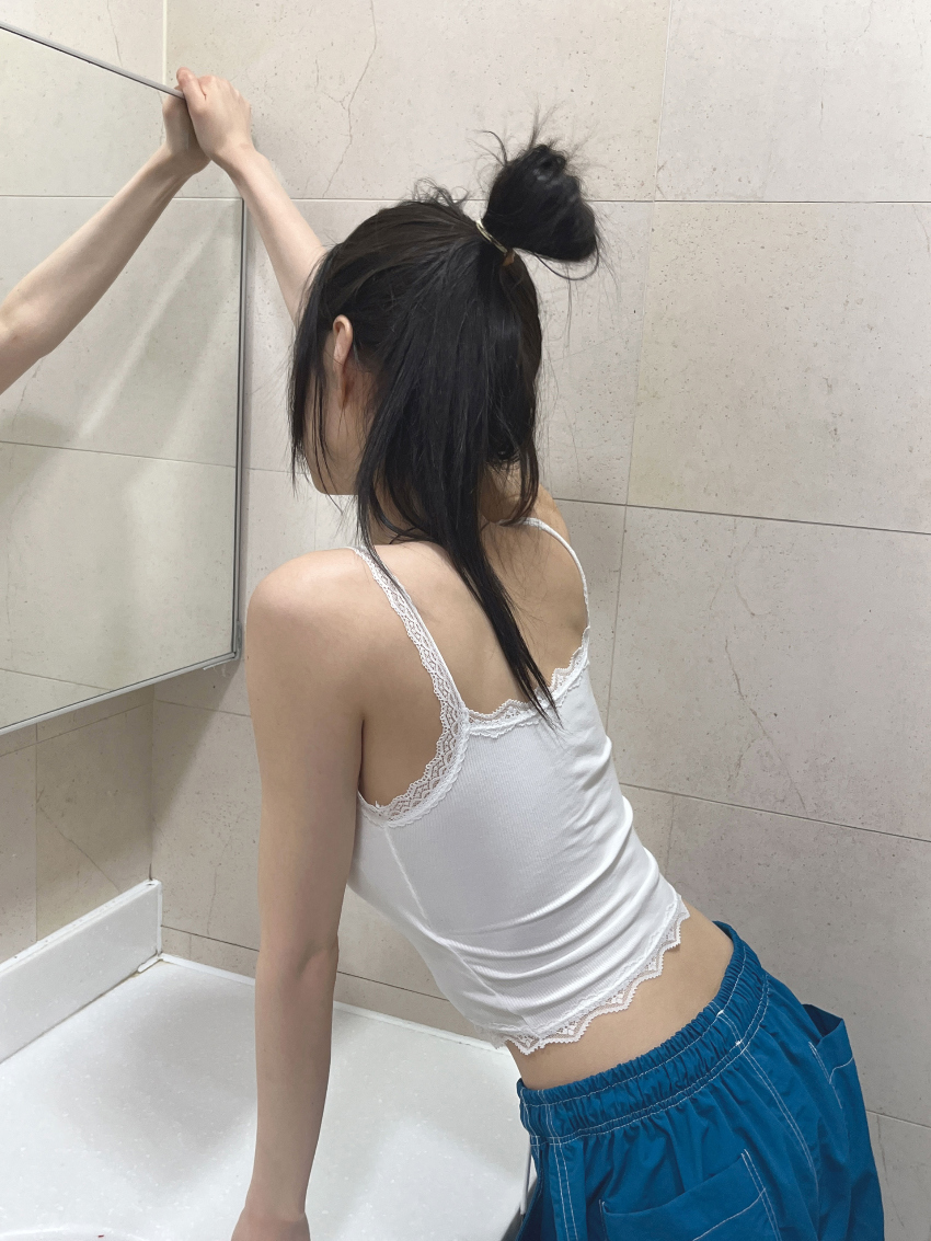 민소매 모델 착용 이미지-S1L16