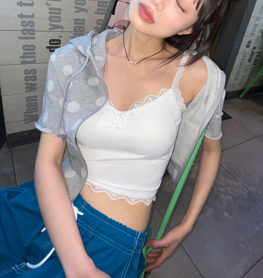 민소매 모델 착용 이미지-S1L10