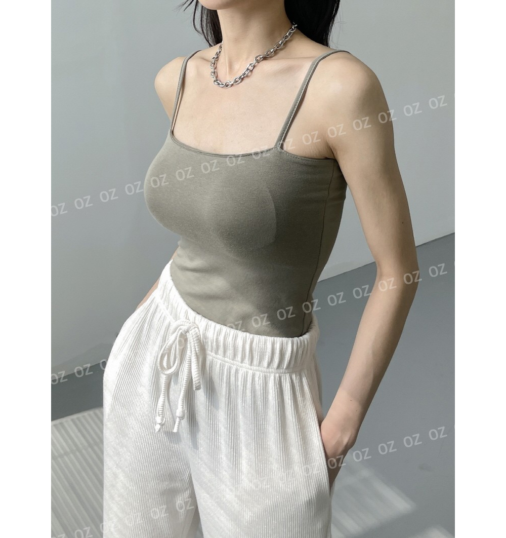 민소매 모델 착용 이미지-S1L6