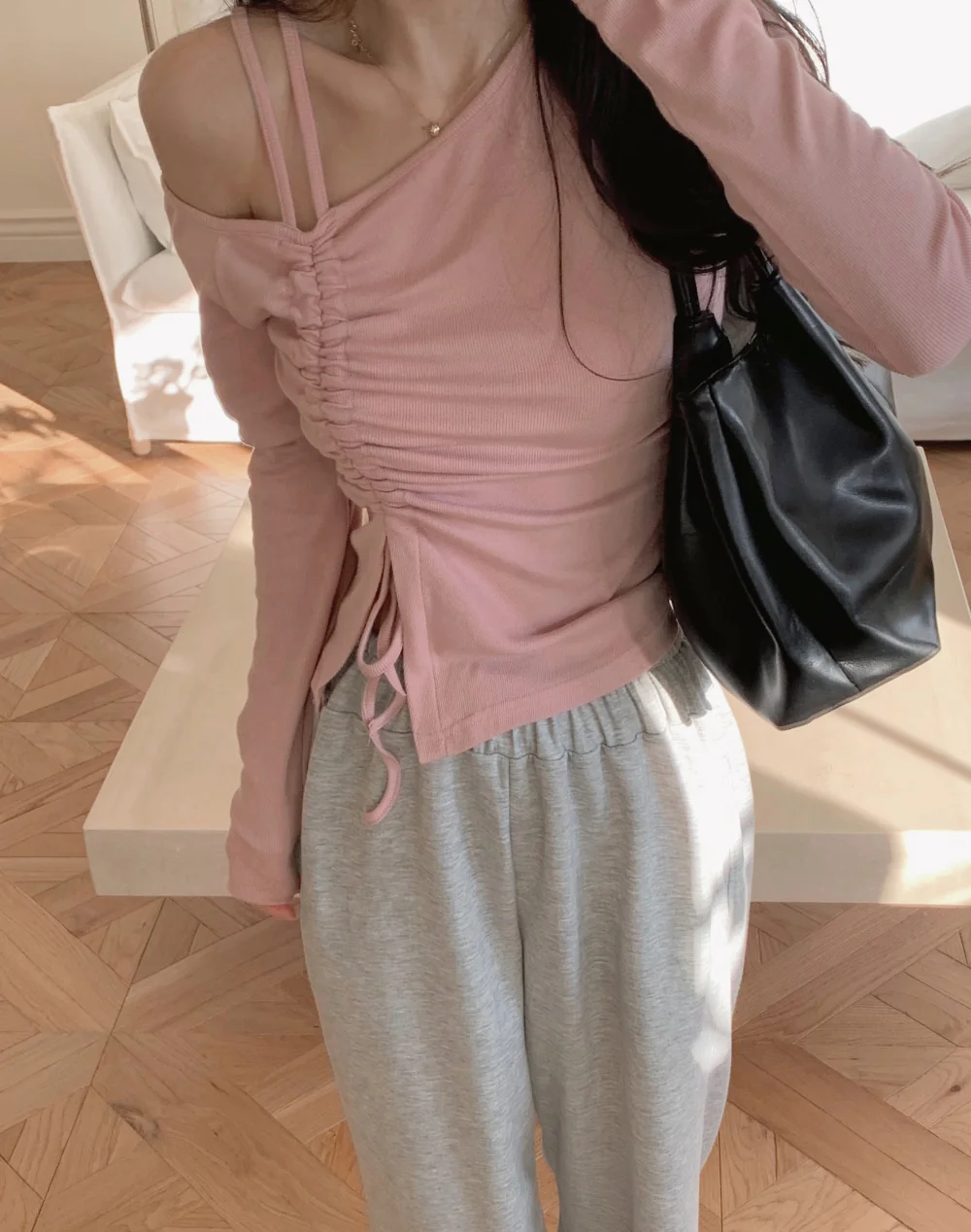 긴팔 티셔츠 모델 착용 이미지-S3L2