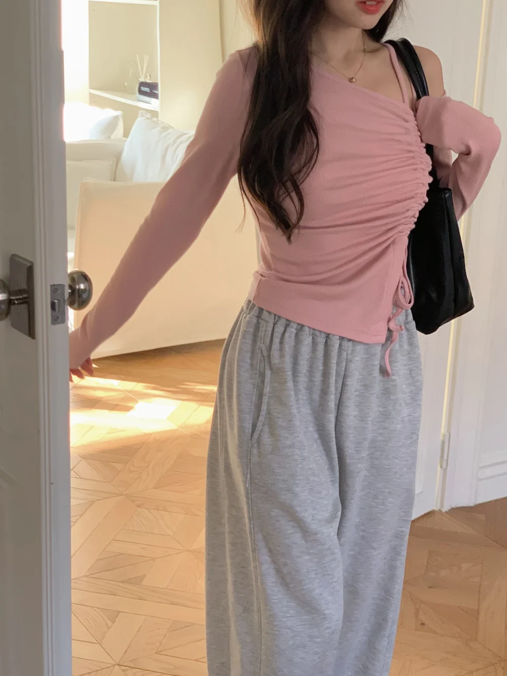 긴팔 티셔츠 모델 착용 이미지-S1L11