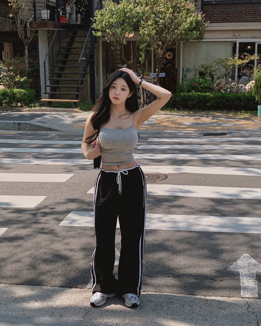 민소매 모델 착용 이미지-S1L70