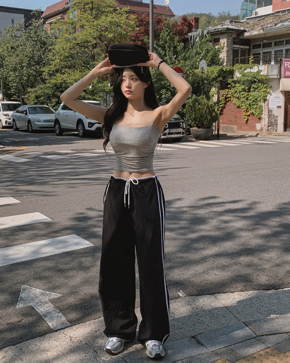 민소매 모델 착용 이미지-S1L54