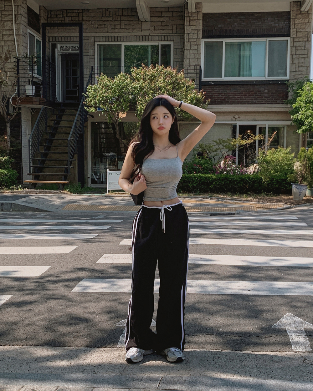 민소매 모델 착용 이미지-S1L61