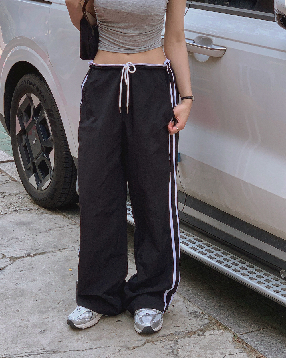 민소매 모델 착용 이미지-S1L59