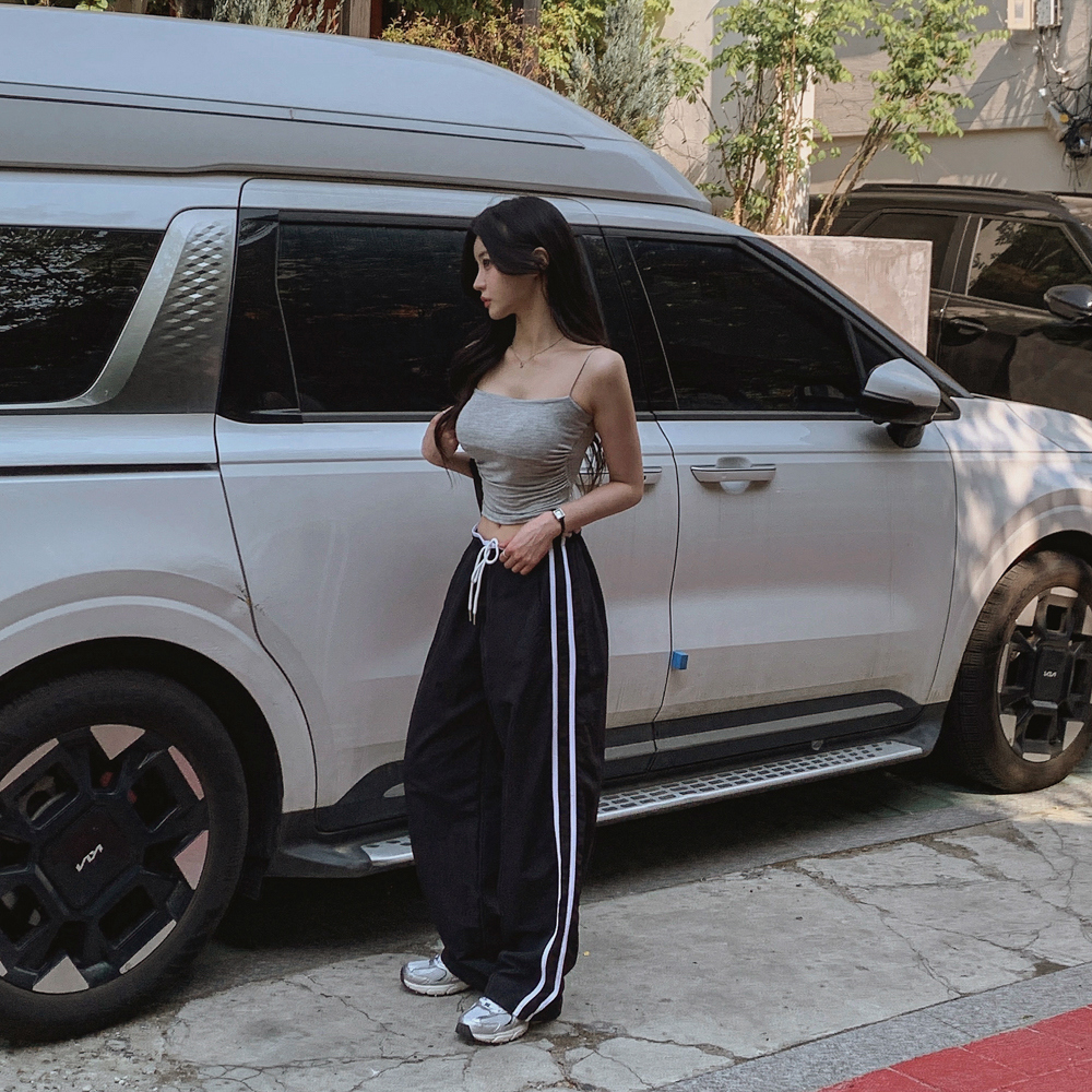 민소매 모델 착용 이미지-S1L57