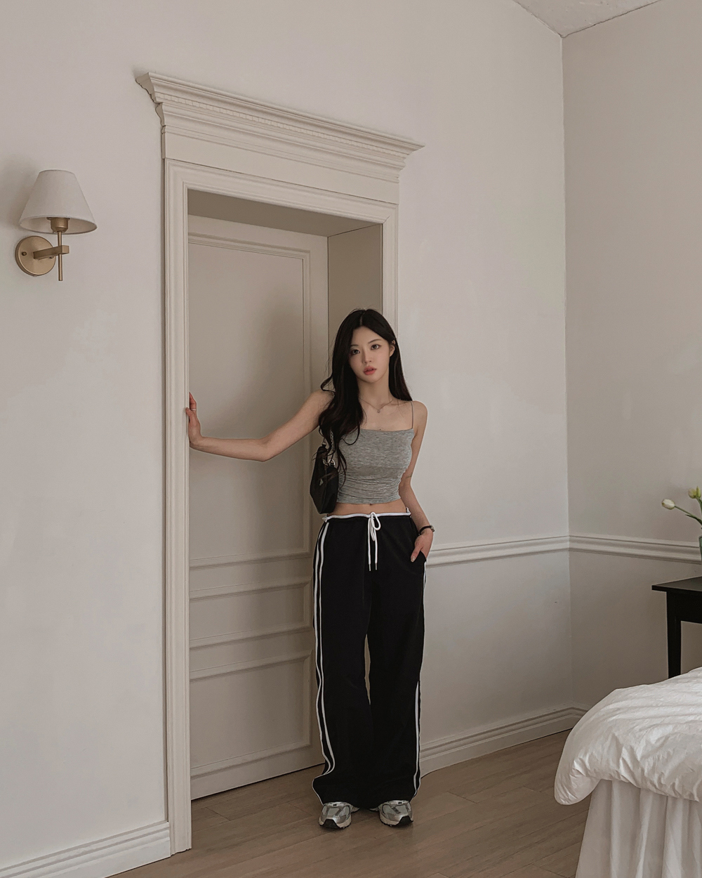 민소매 모델 착용 이미지-S1L68