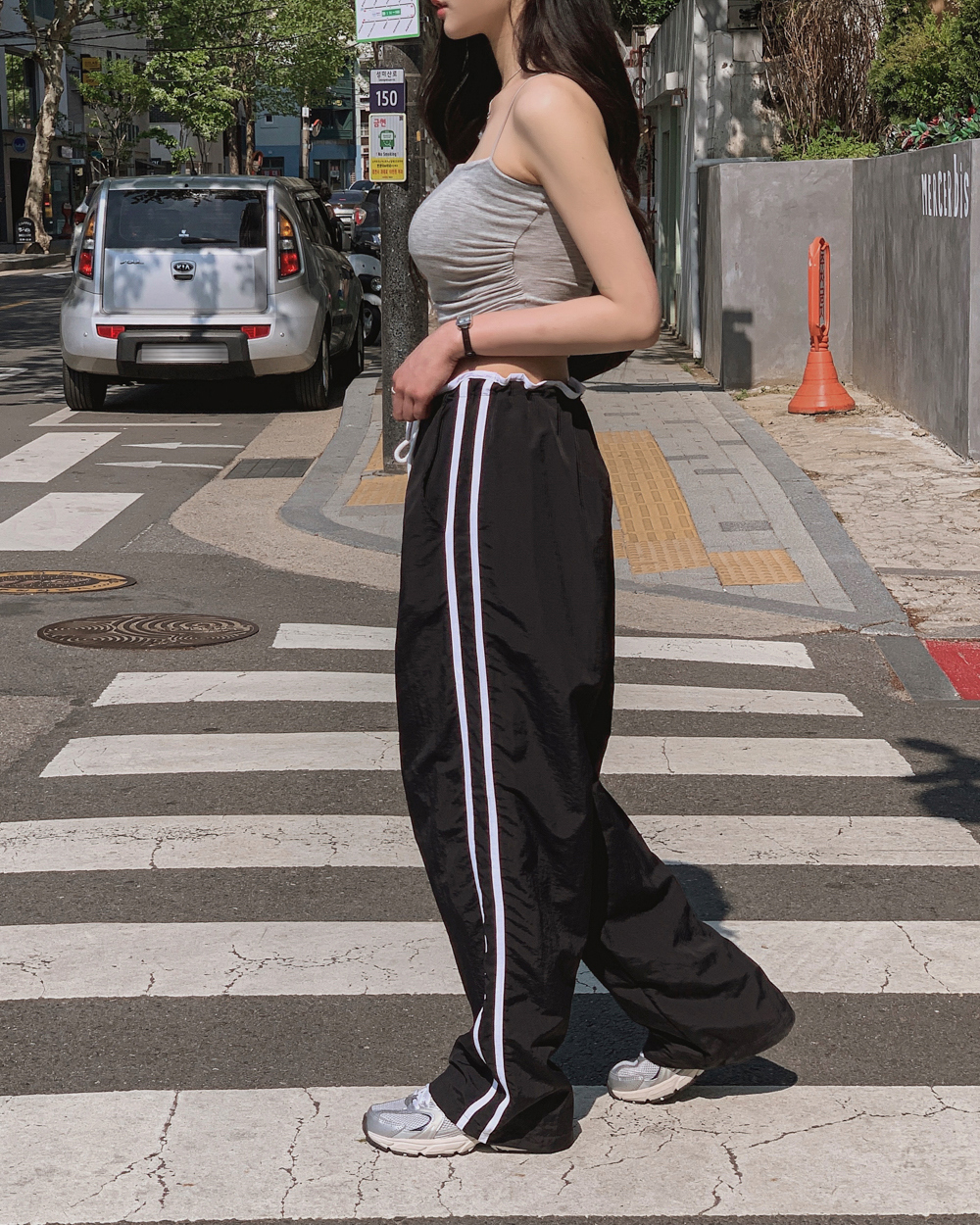 민소매 모델 착용 이미지-S1L66