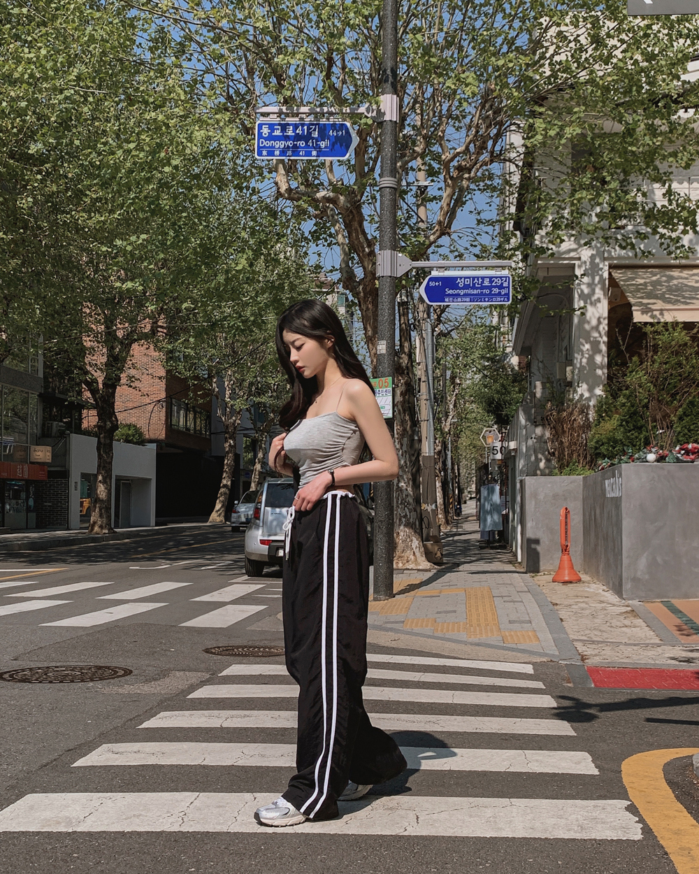 민소매 모델 착용 이미지-S1L67