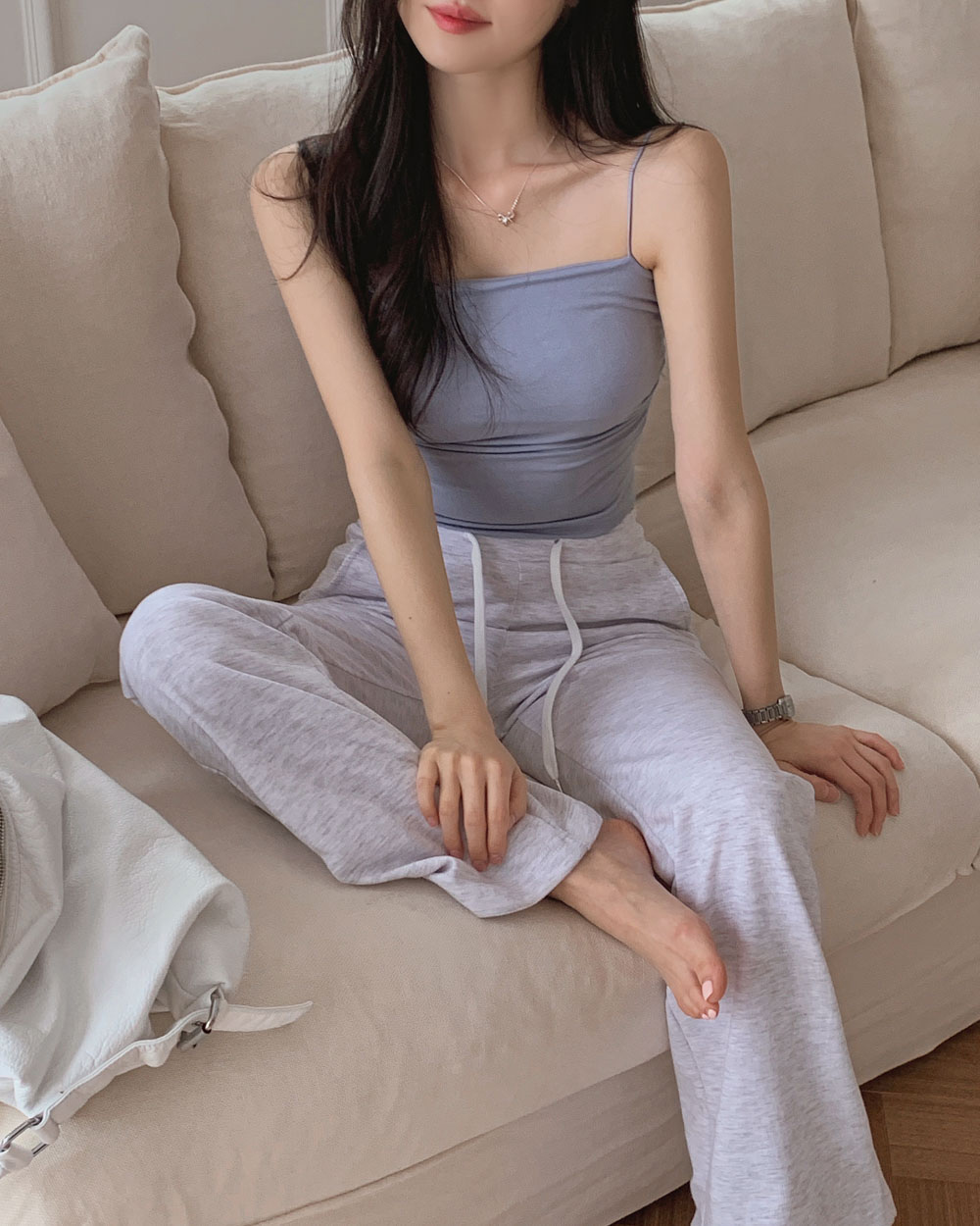 민소매 모델 착용 이미지-S1L131