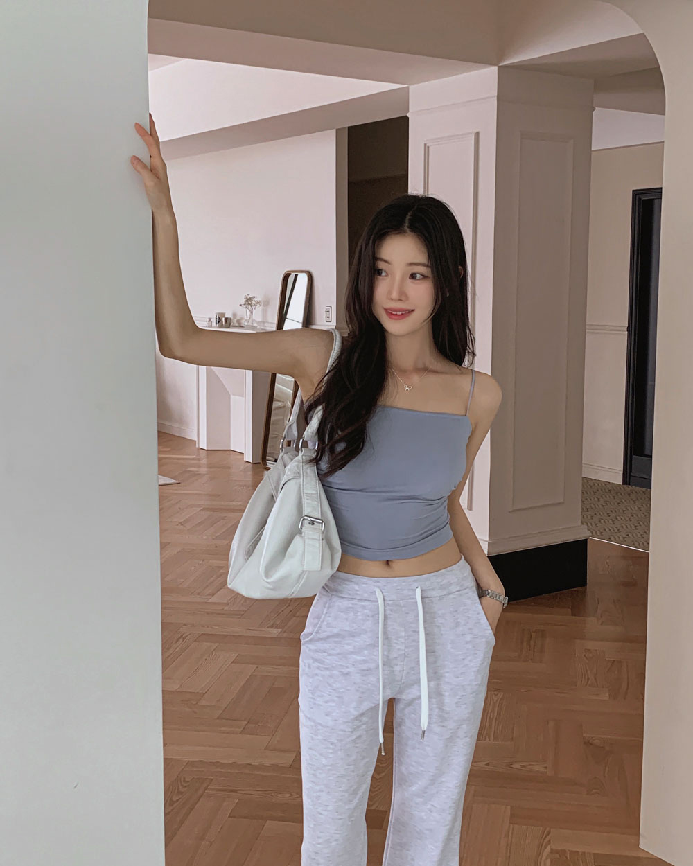 민소매 모델 착용 이미지-S1L139