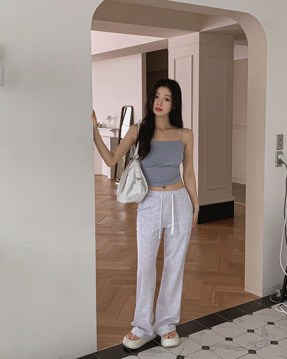 민소매 모델 착용 이미지-S1L138