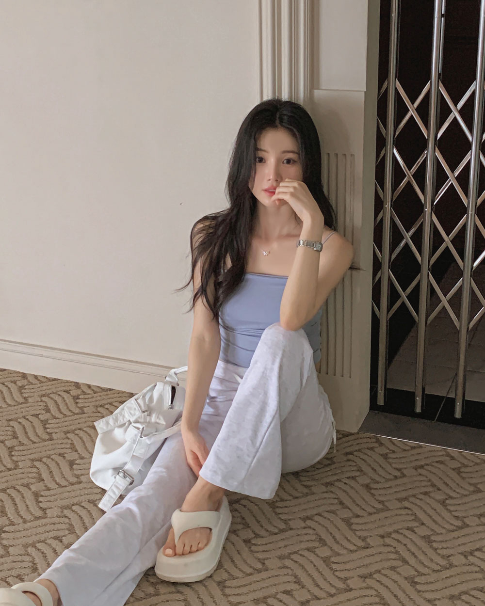 민소매 모델 착용 이미지-S1L137