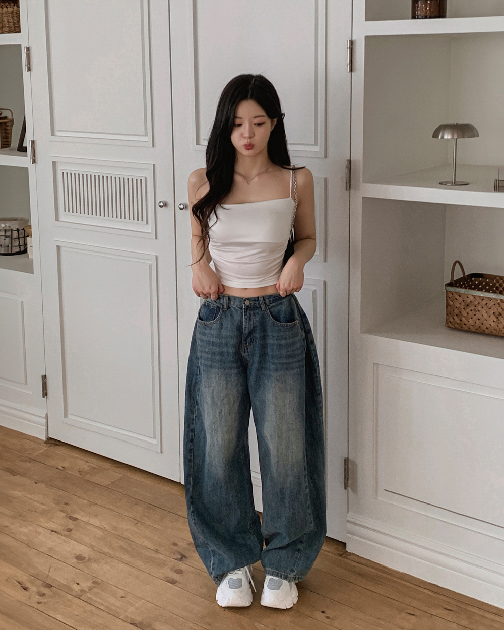 민소매 모델 착용 이미지-S1L147