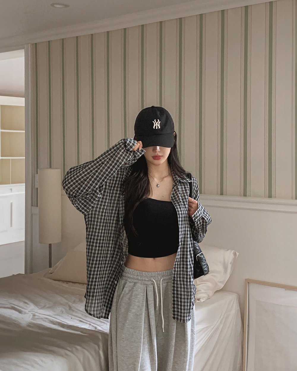 민소매 모델 착용 이미지-S1L89