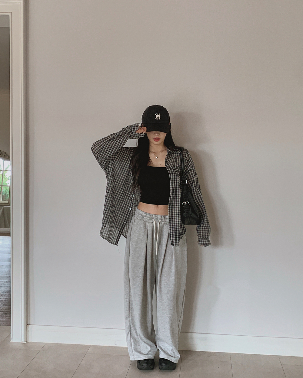 민소매 모델 착용 이미지-S1L90