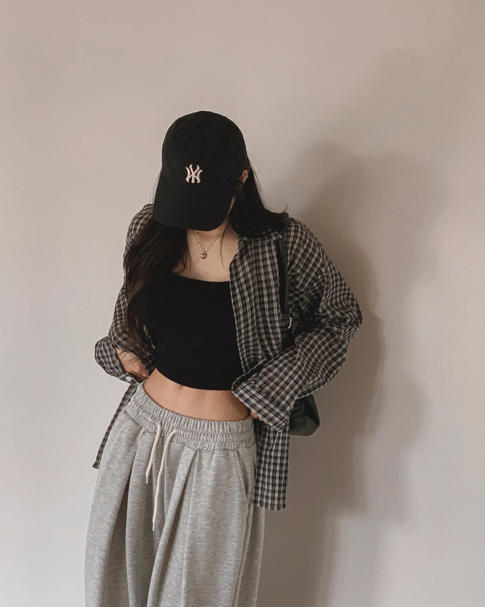 민소매 모델 착용 이미지-S1L86