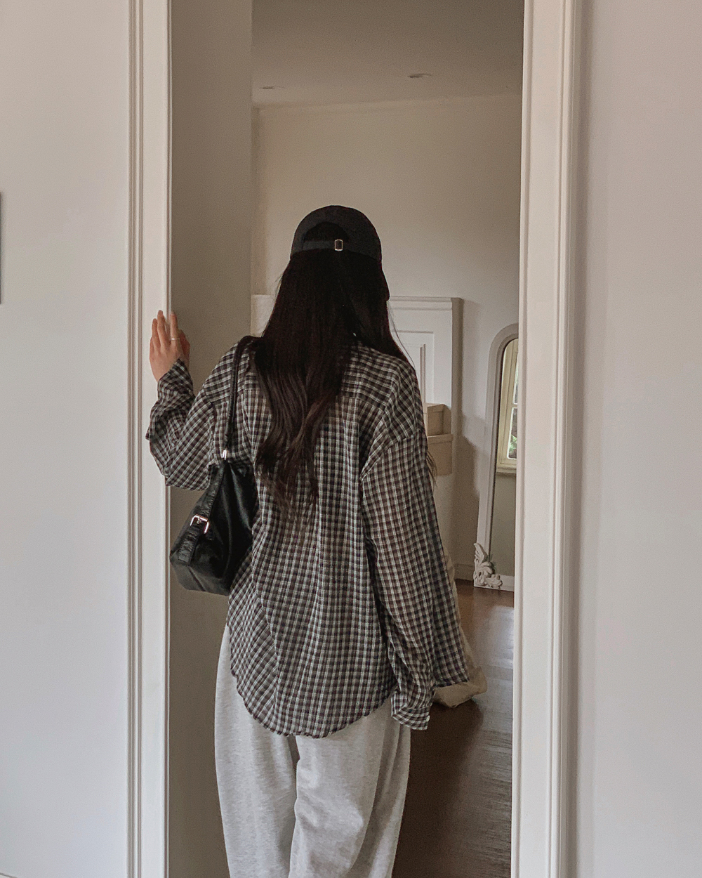 민소매 모델 착용 이미지-S1L91