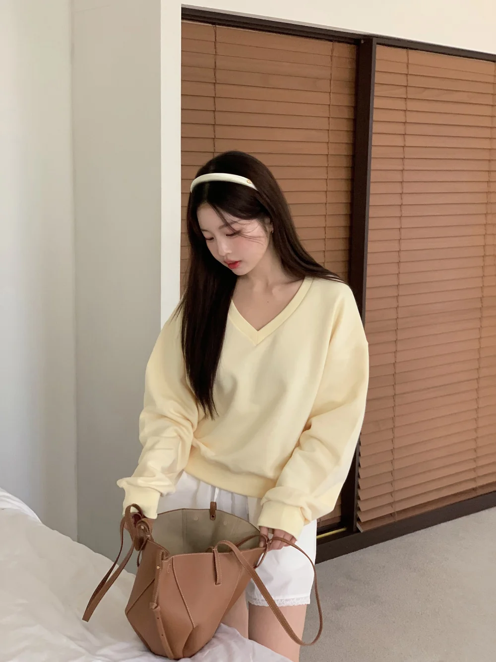 긴팔 티셔츠 모델 착용 이미지-S1L45