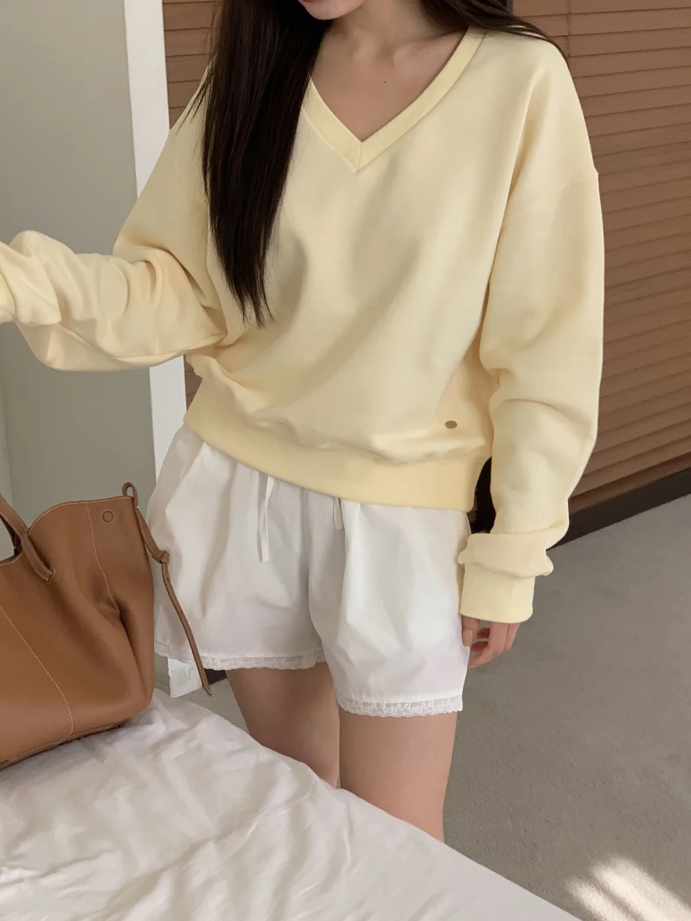 긴팔 티셔츠 모델 착용 이미지-S1L44
