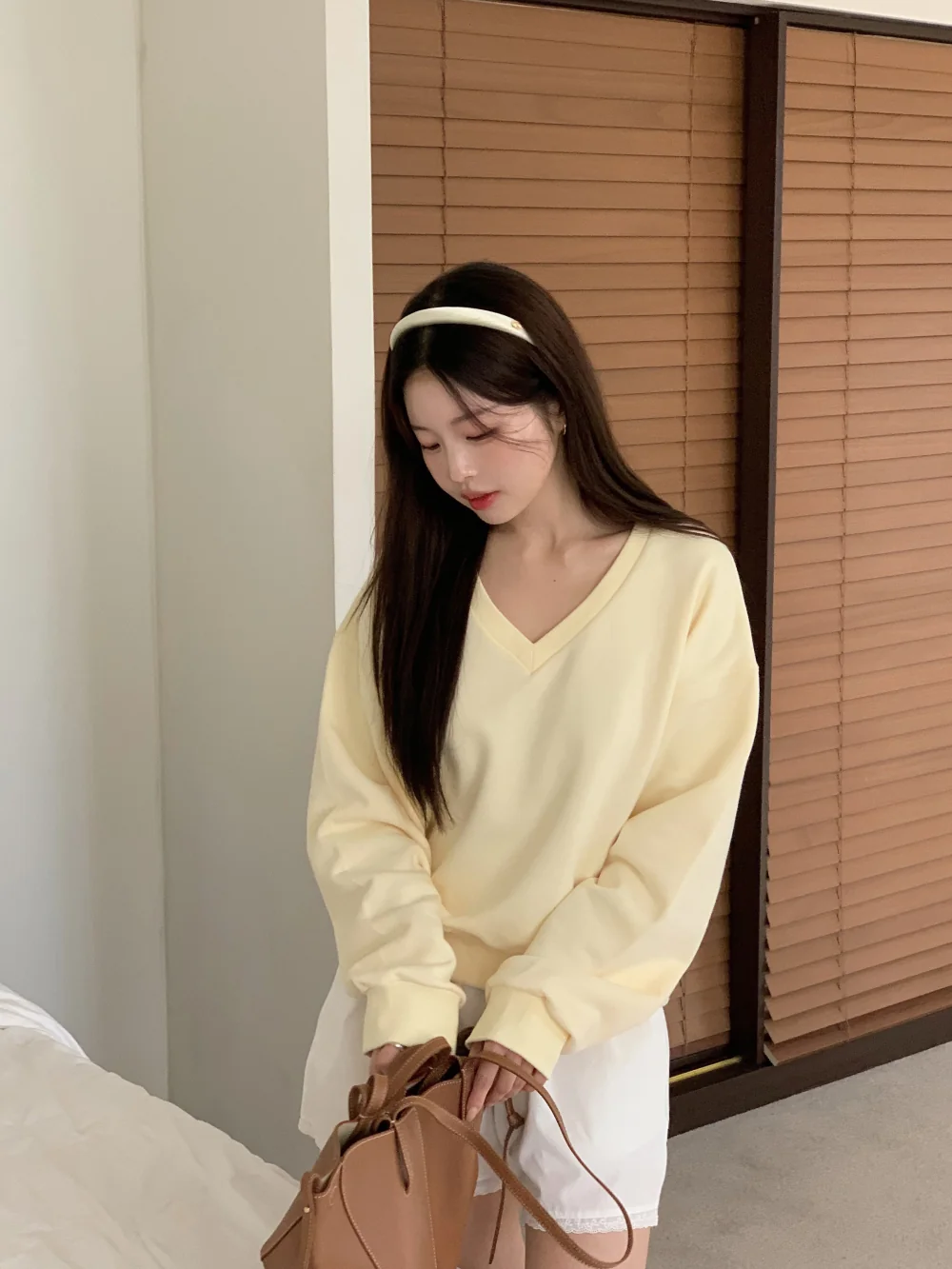 긴팔 티셔츠 모델 착용 이미지-S1L64
